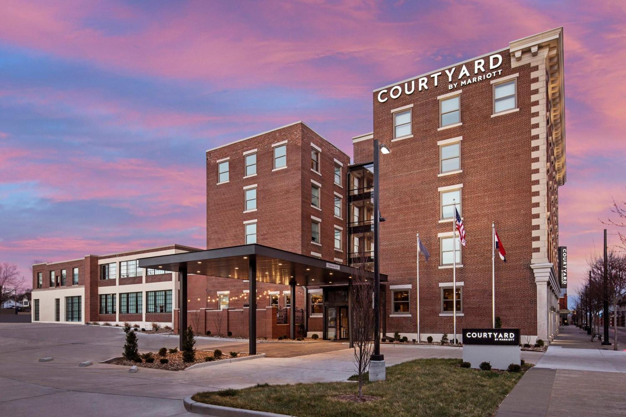 Courtyard By Marriott Cape Girardeau Downtown Hotel Buitenkant foto
